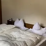 Pedecosta Nyaraló *